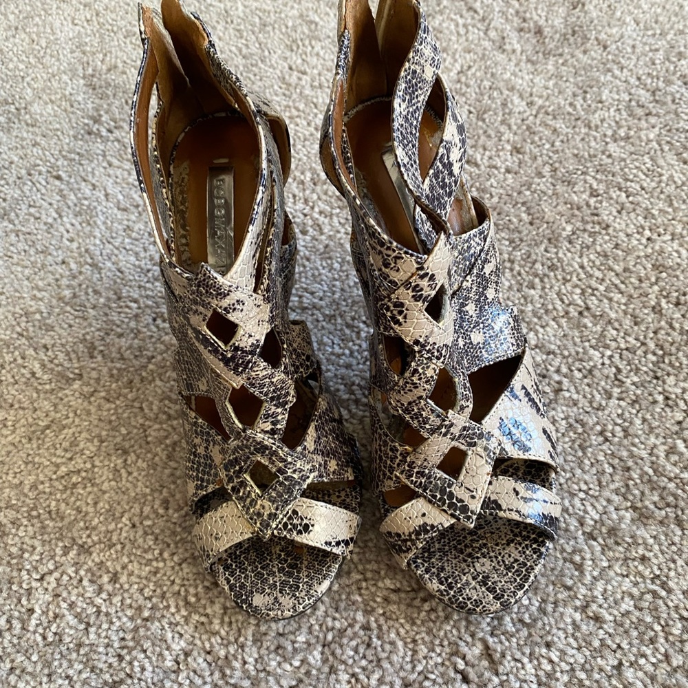 Bcbg max azria snake print pumps